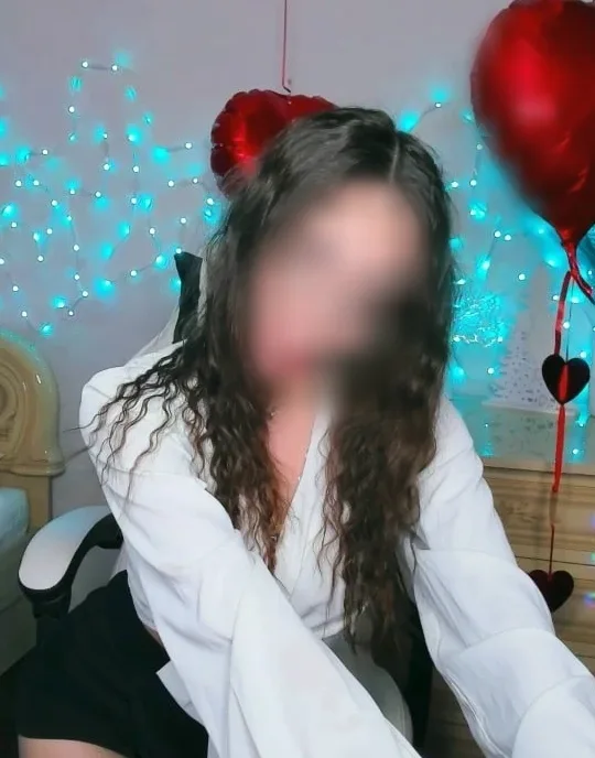 Karolina, 19