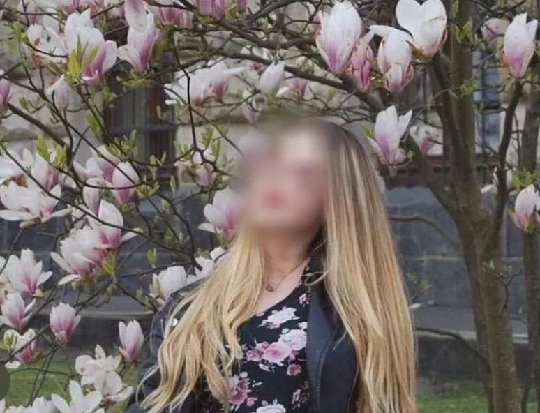 Kelly, 25