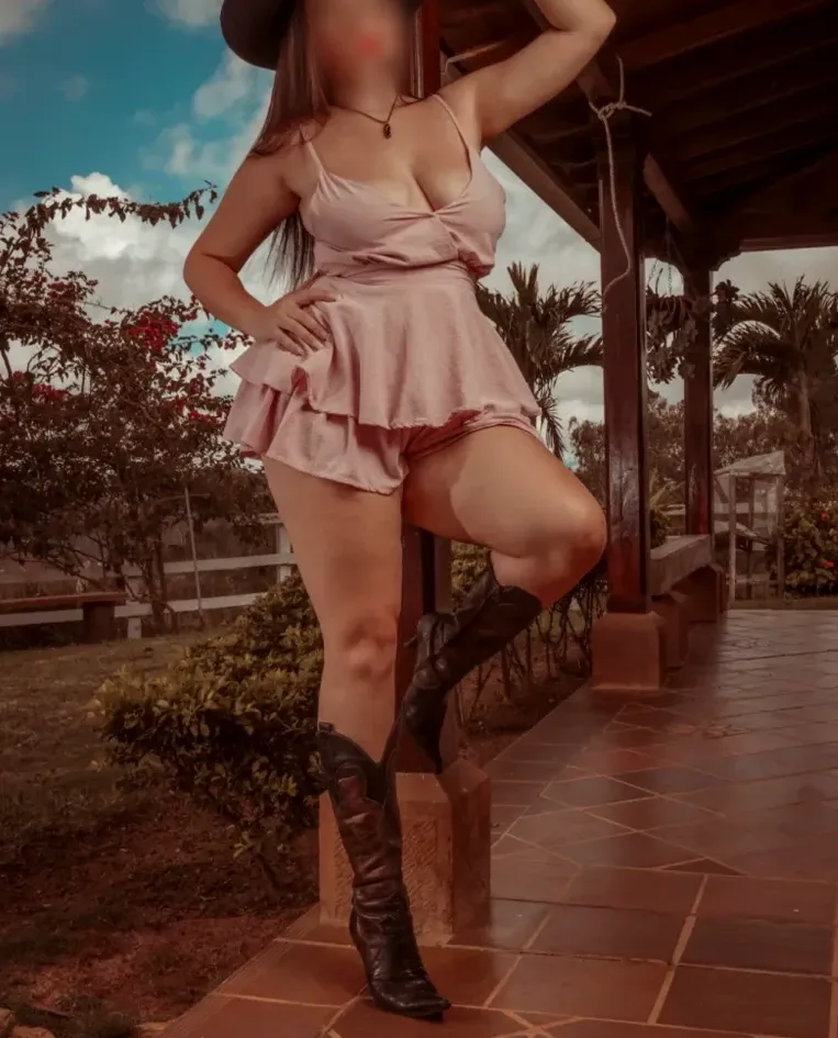 Lara, 21