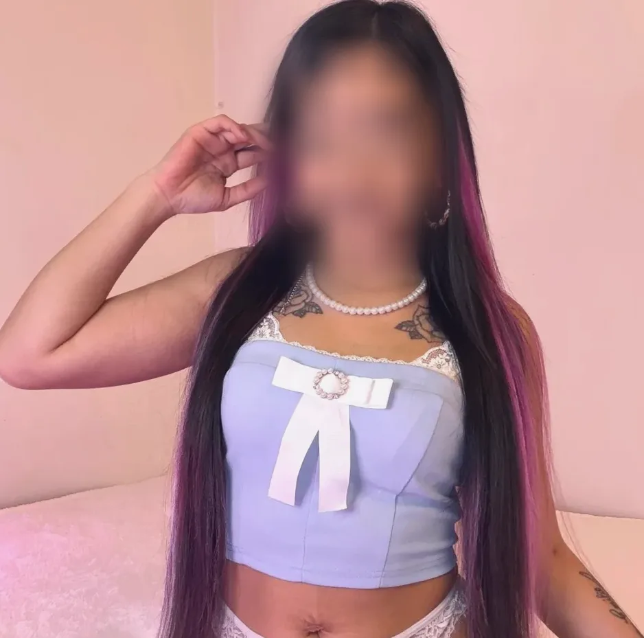 Nicola, 28